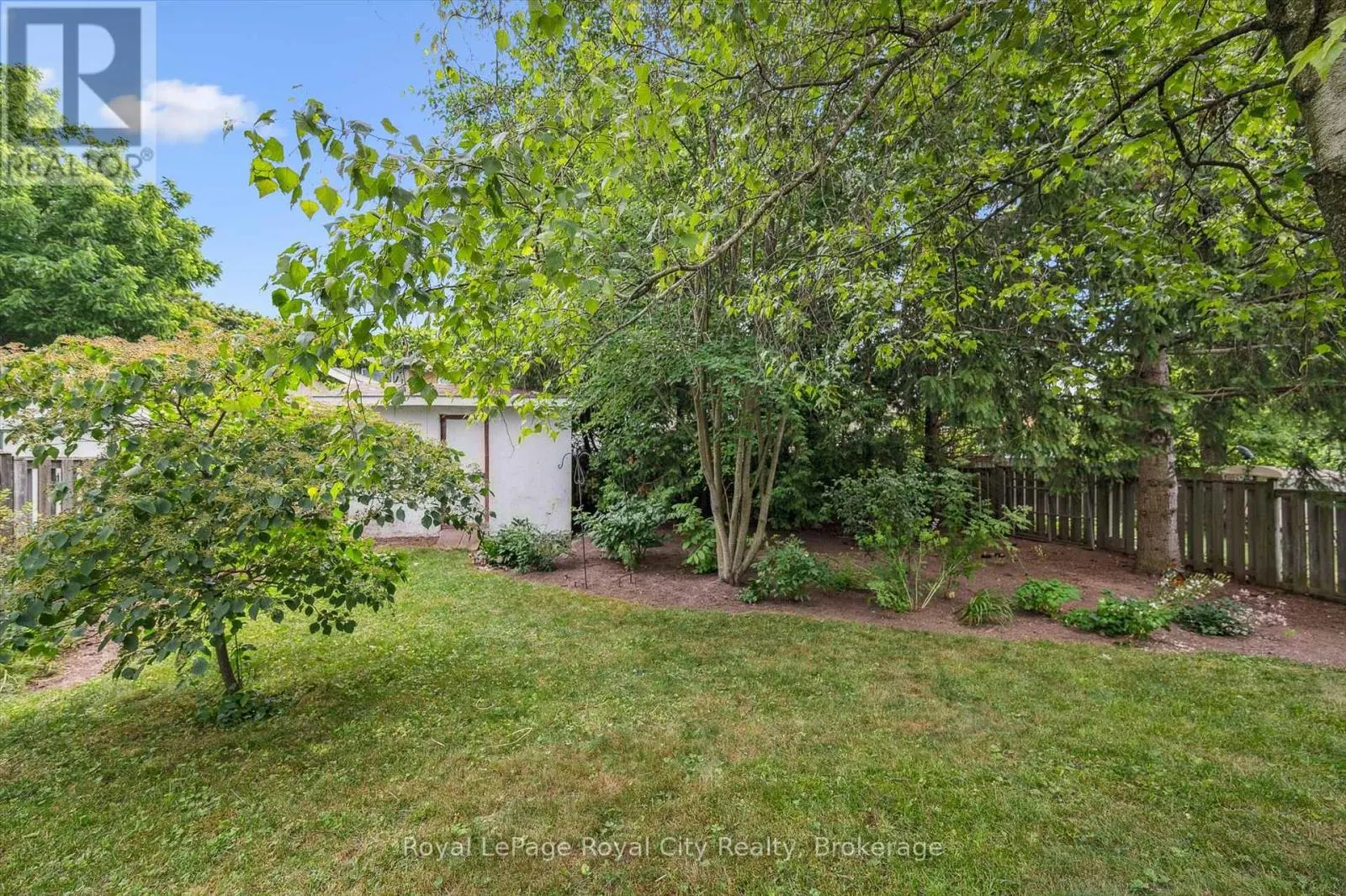 9 DUNHILL CRESCENT