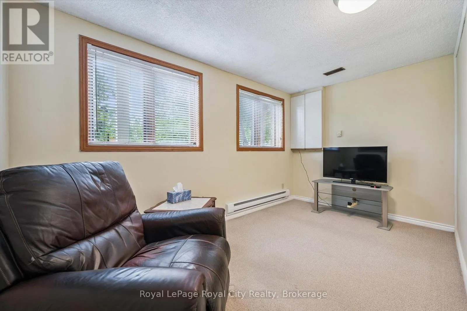 9 DUNHILL CRESCENT