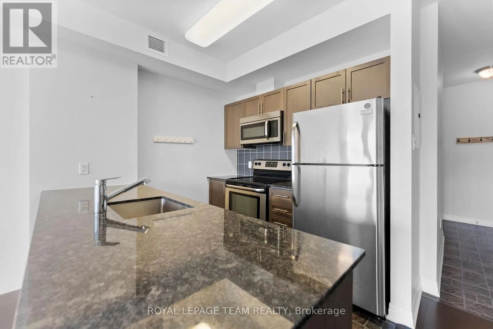 506 - 90 LANDRY STREET