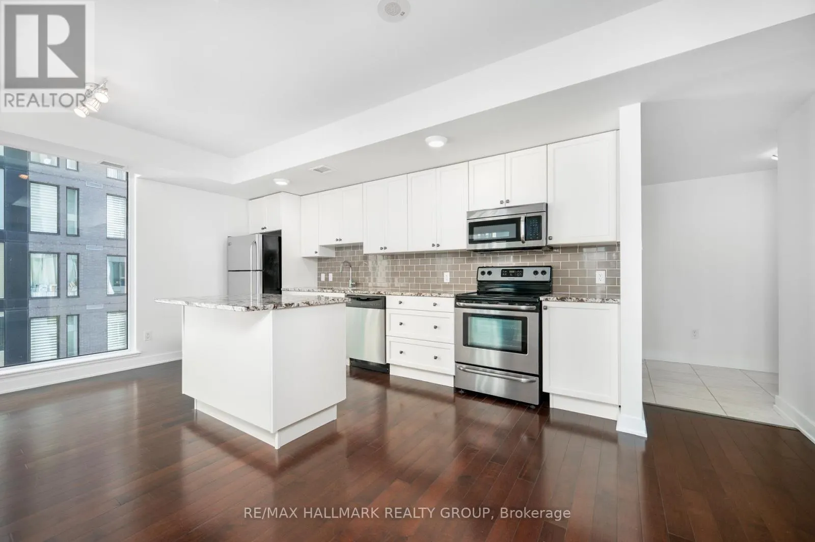 1904 - 179 METCALFE STREET