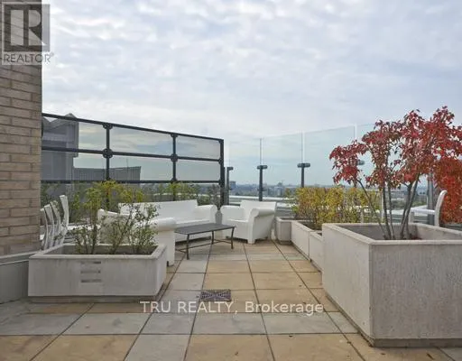 807 - 245 KENT STREET