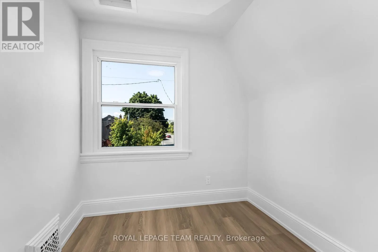 5 GILCHRIST AVENUE