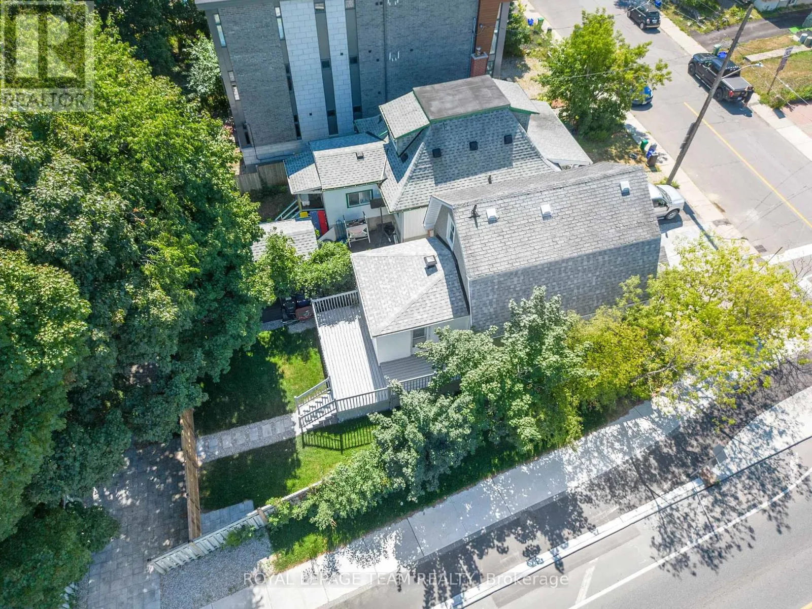 5 GILCHRIST AVENUE