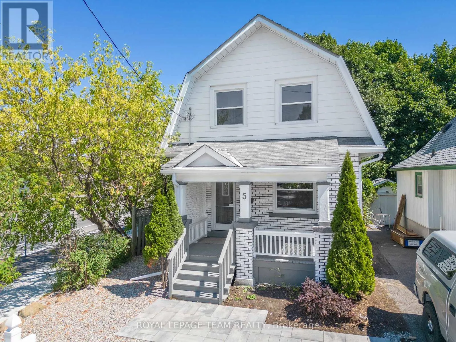 5 GILCHRIST AVENUE