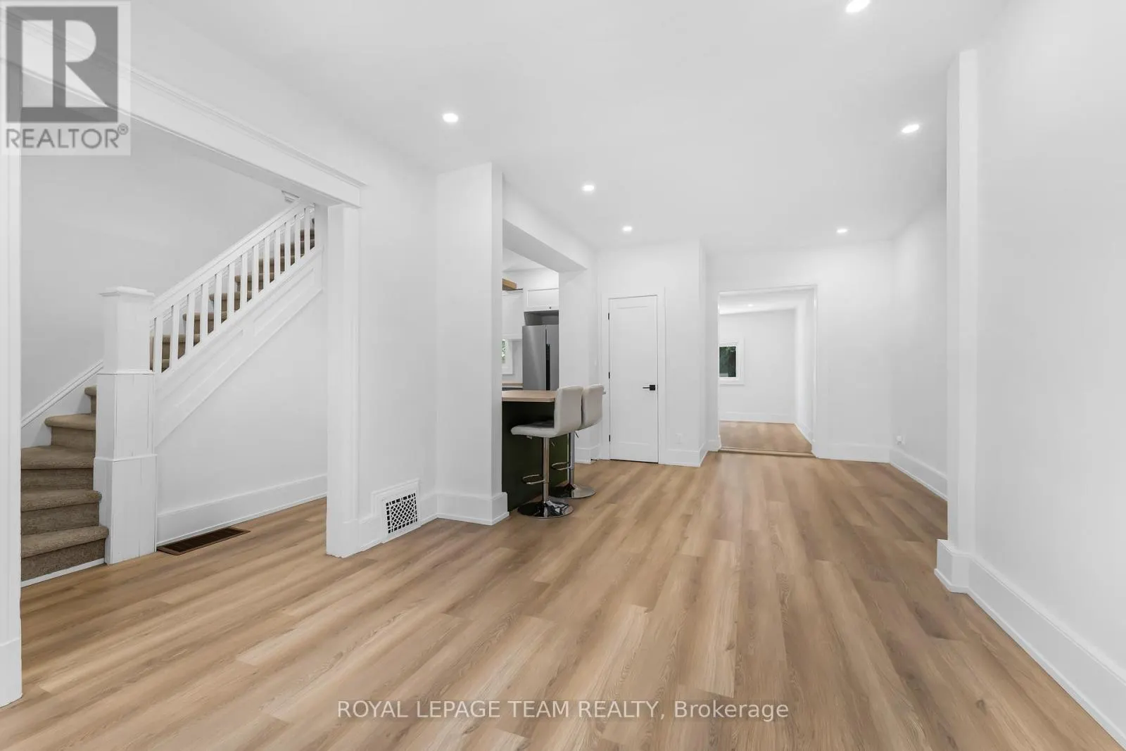 5 GILCHRIST AVENUE