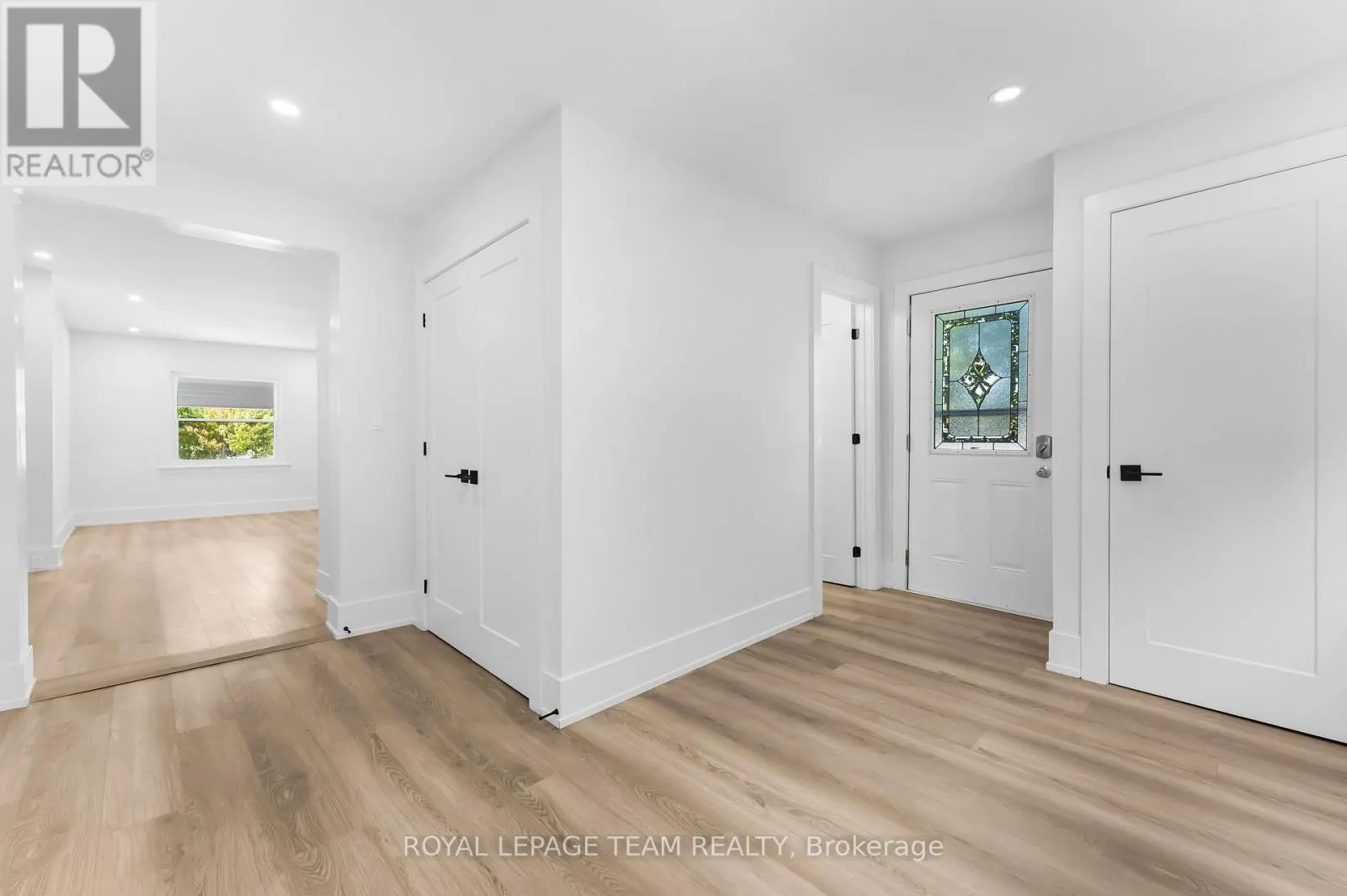 5 GILCHRIST AVENUE