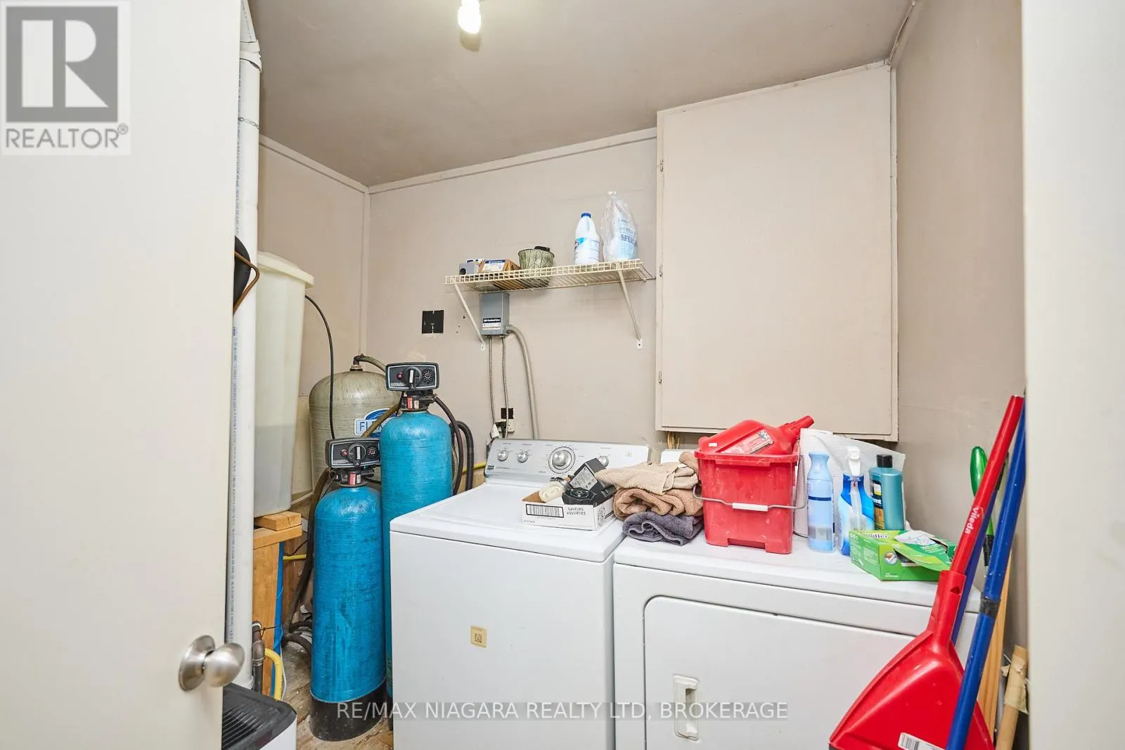 464 GLORIA ROAD