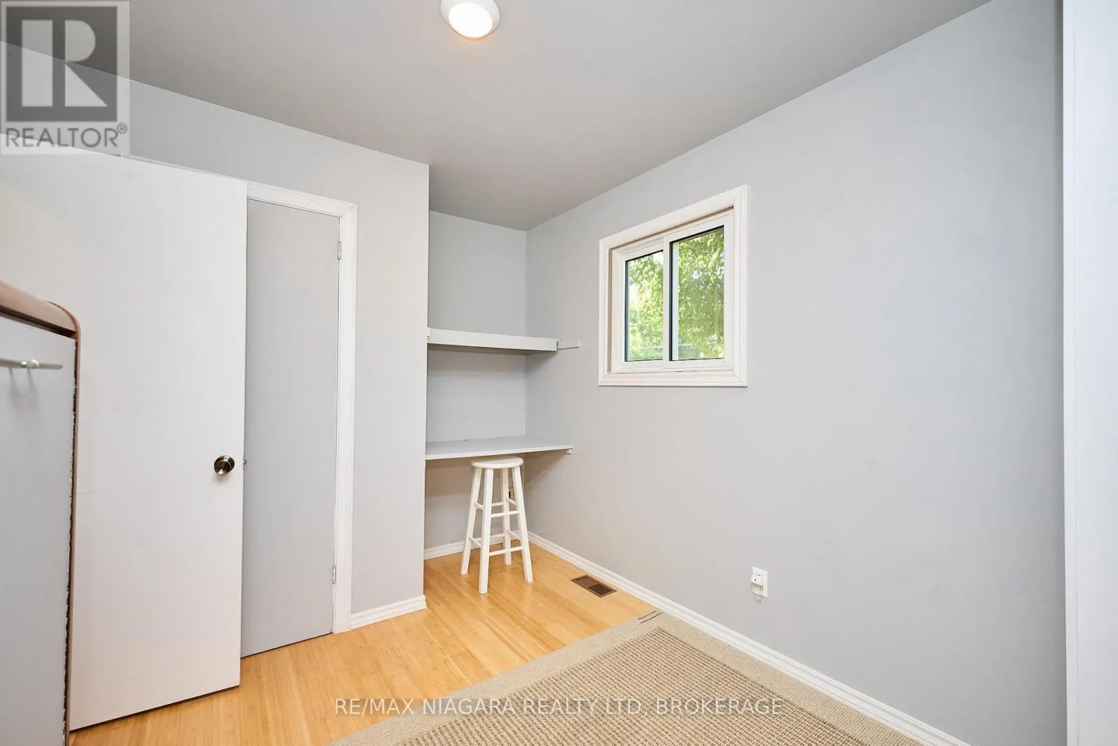 464 GLORIA ROAD