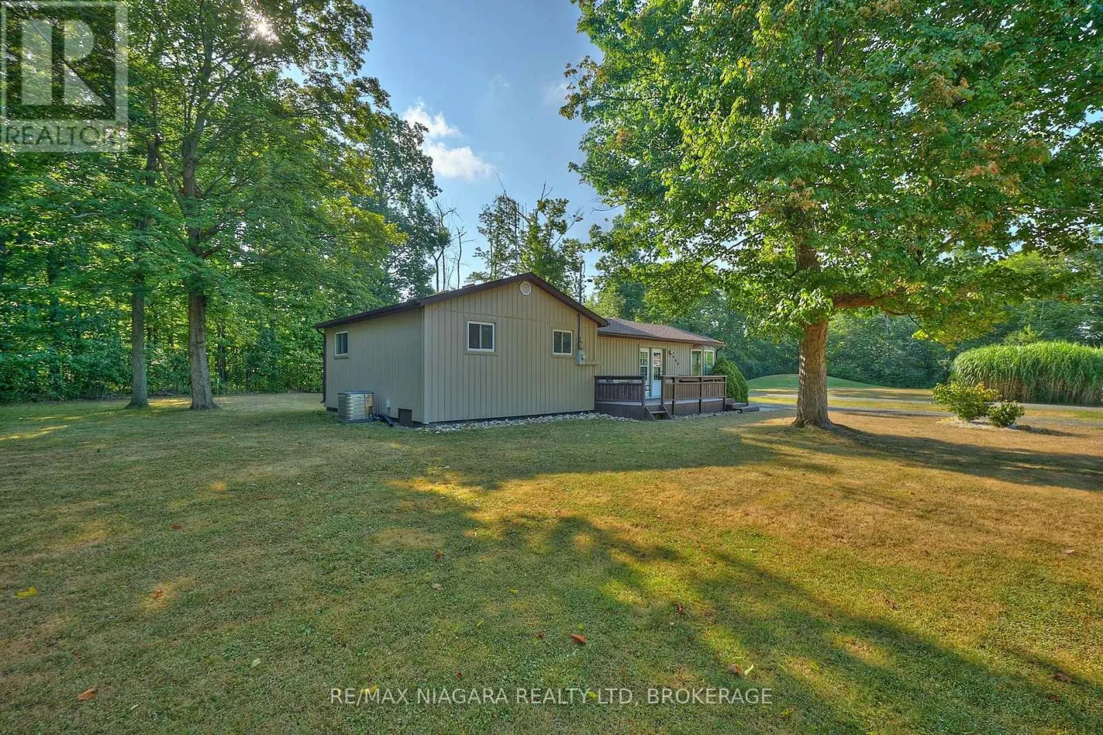 464 GLORIA ROAD