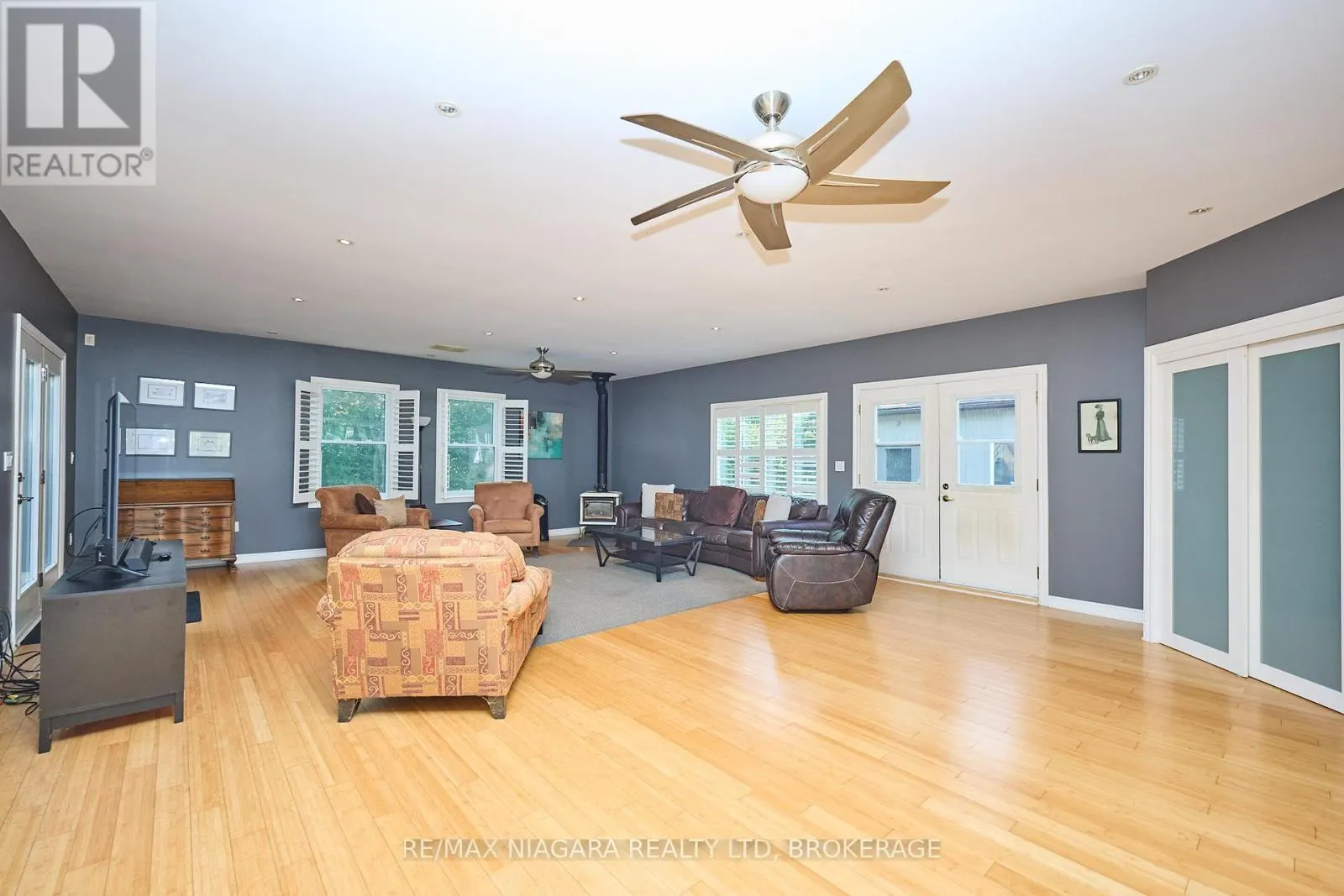 464 GLORIA ROAD