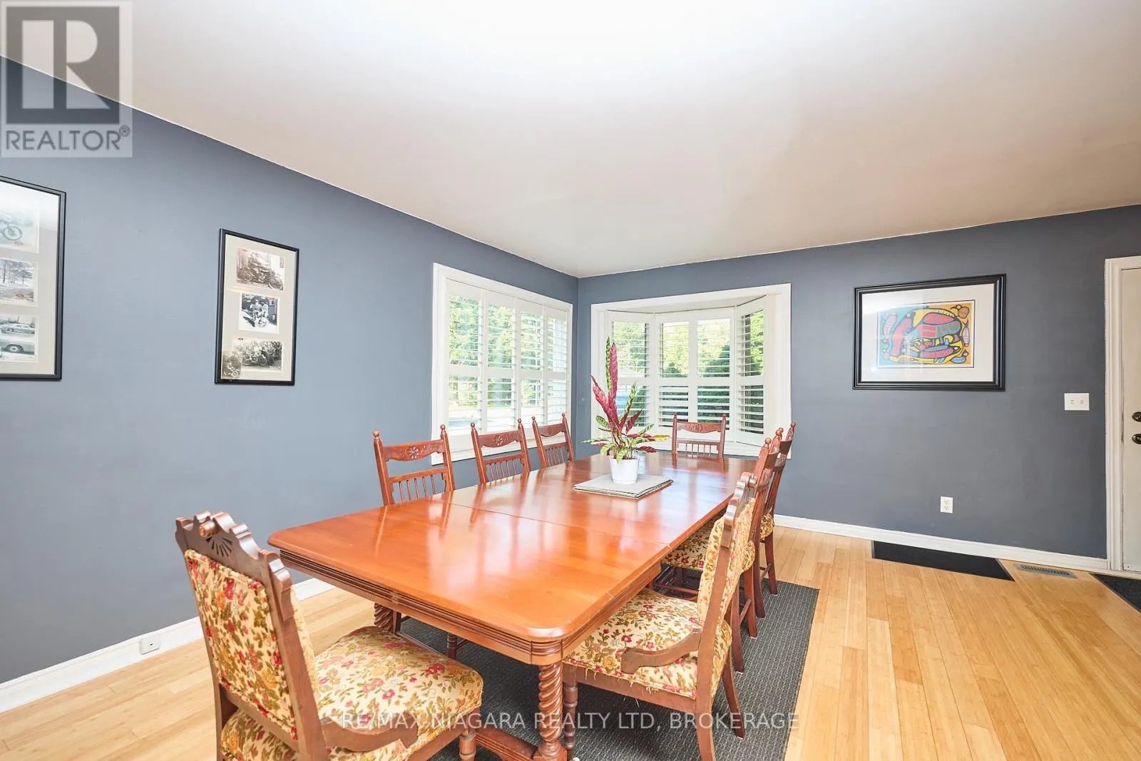 464 GLORIA ROAD