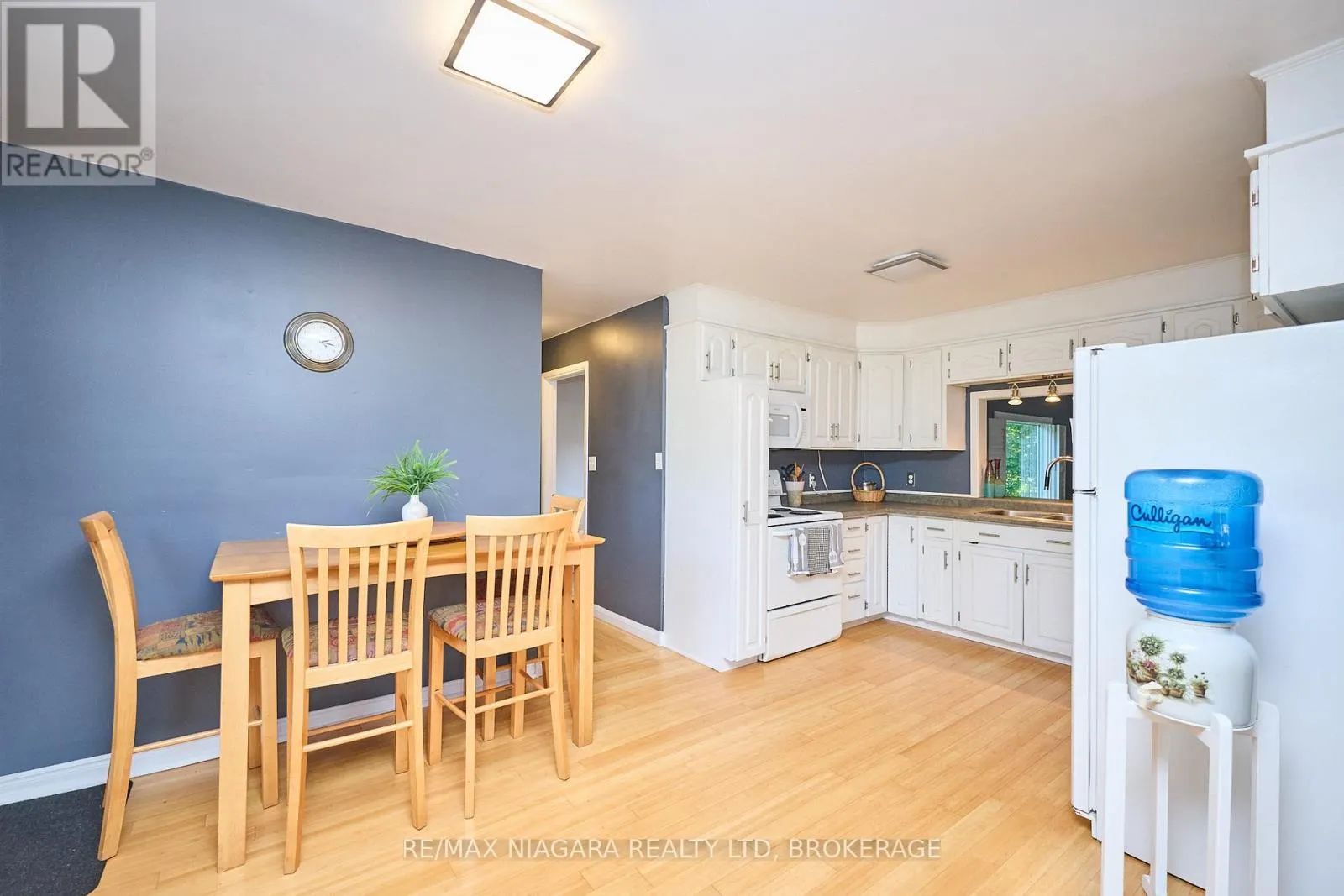 464 GLORIA ROAD