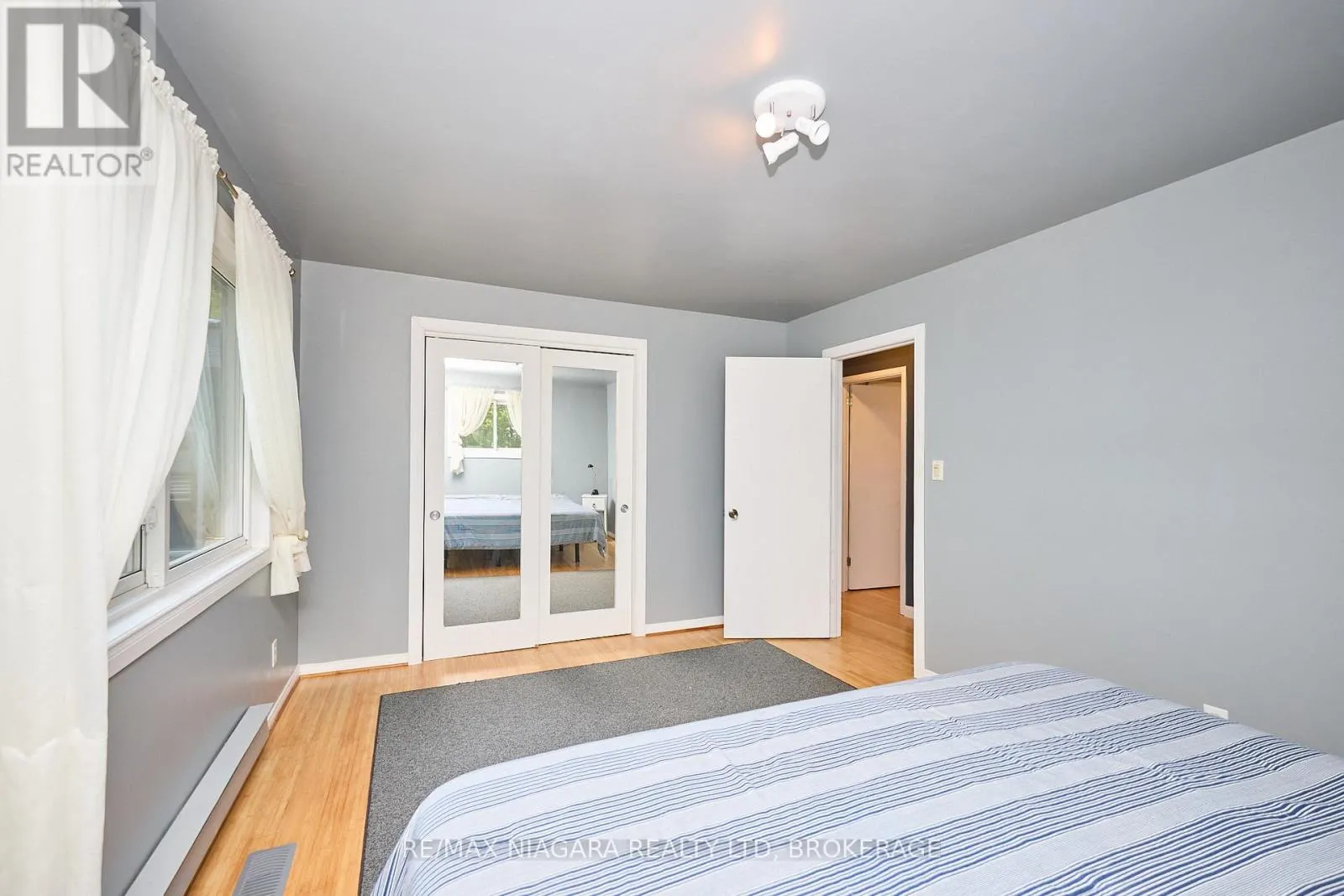 464 GLORIA ROAD