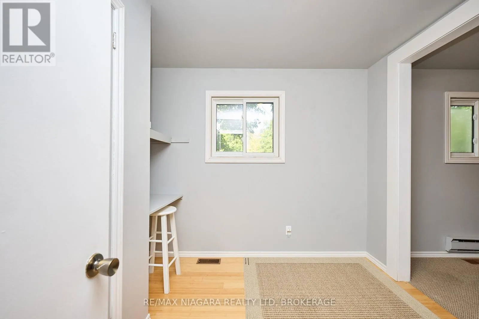 464 GLORIA ROAD