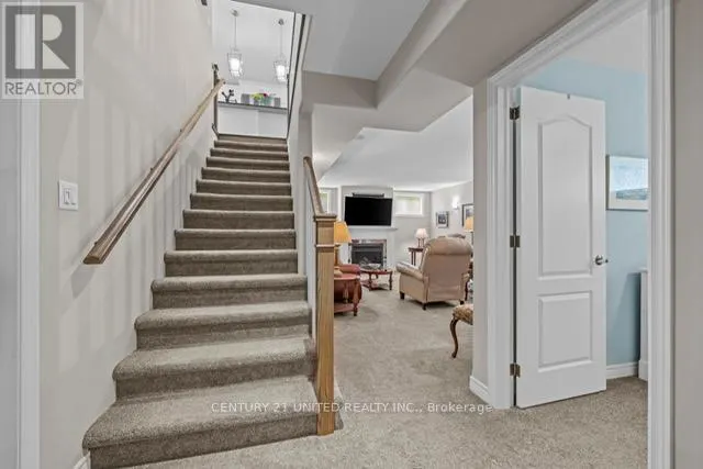 160 - 301 CARNEGIE AVENUE, #160
