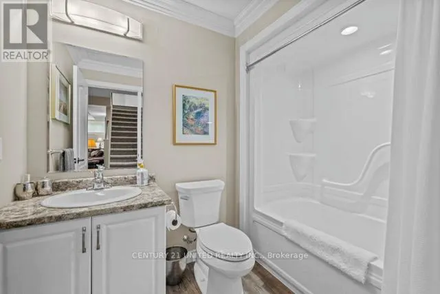 160 - 301 CARNEGIE AVENUE, #160