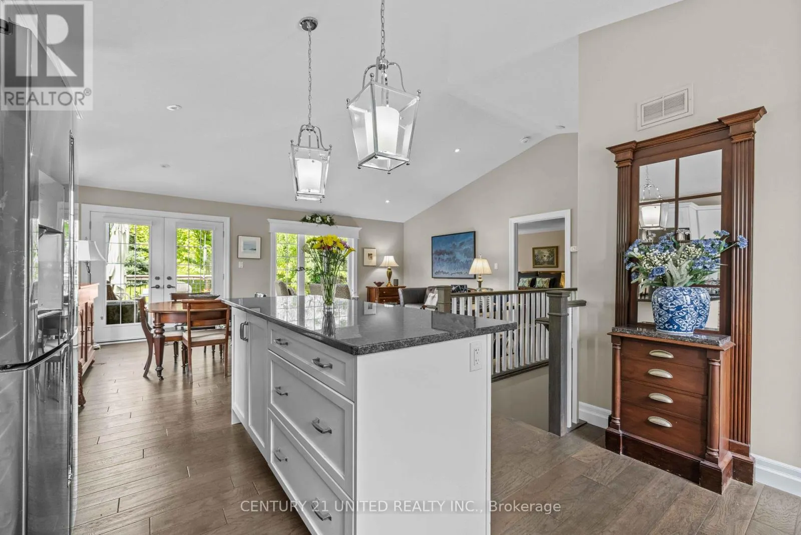 160 - 301 CARNEGIE AVENUE, #160