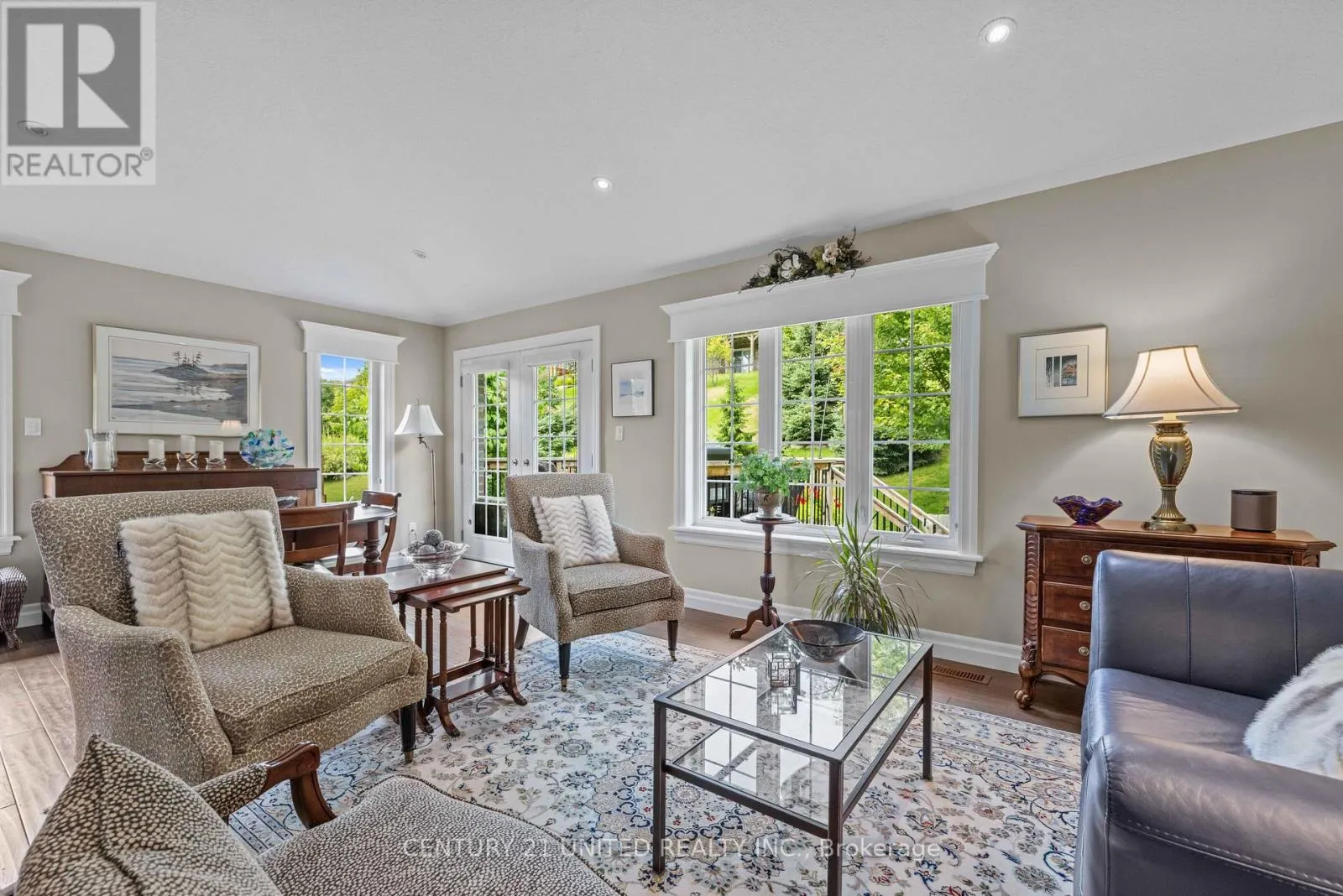 160 - 301 CARNEGIE AVENUE, #160