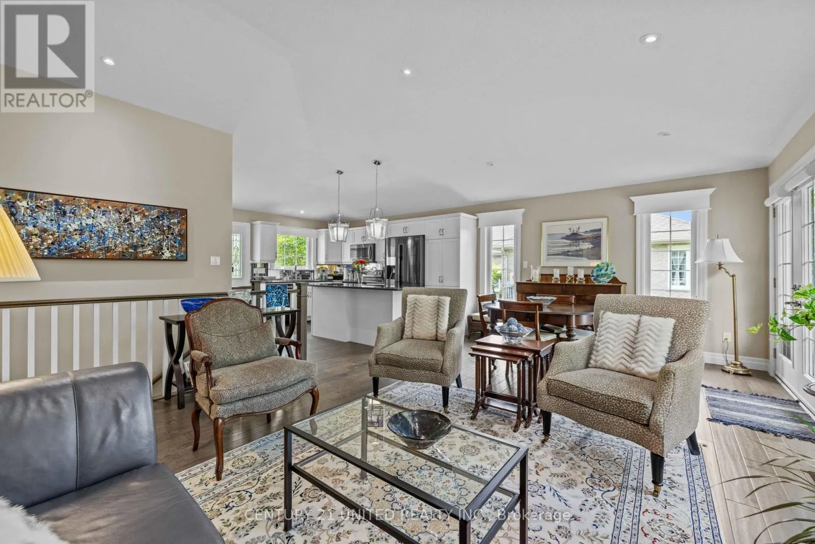 160 - 301 CARNEGIE AVENUE, #160