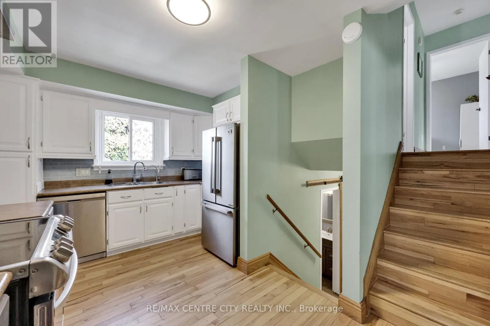 141 ST ANDREW STREET E