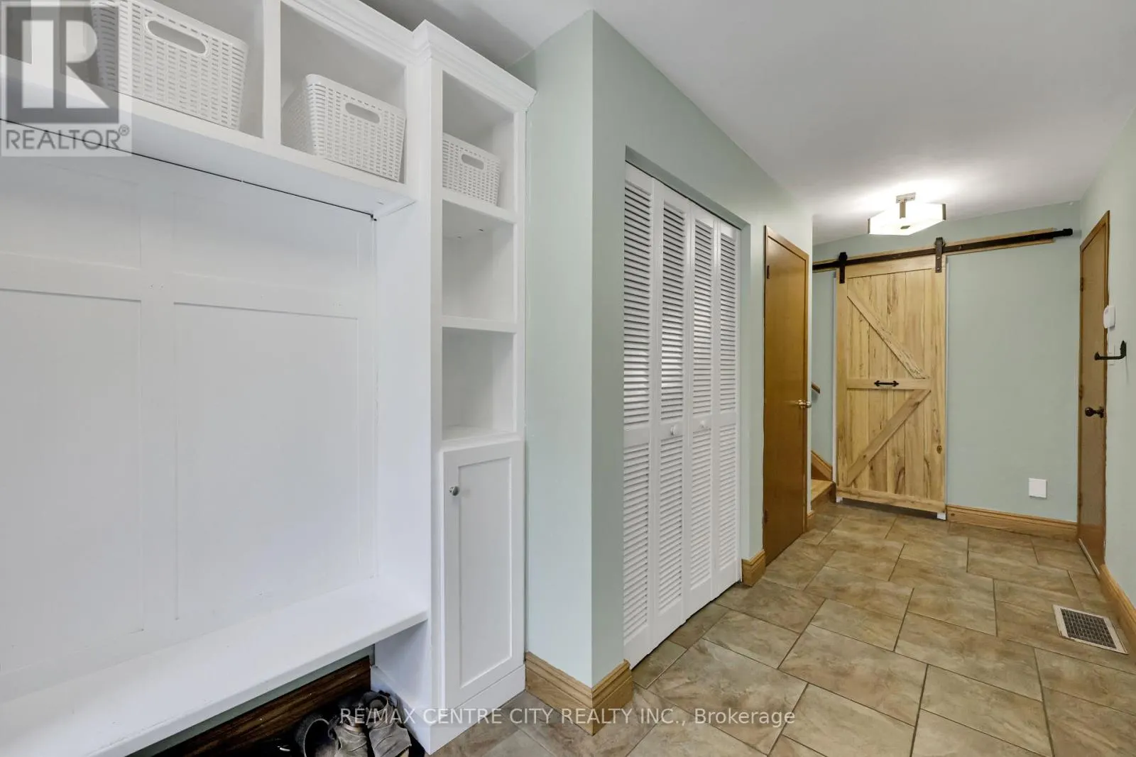 141 ST ANDREW STREET E