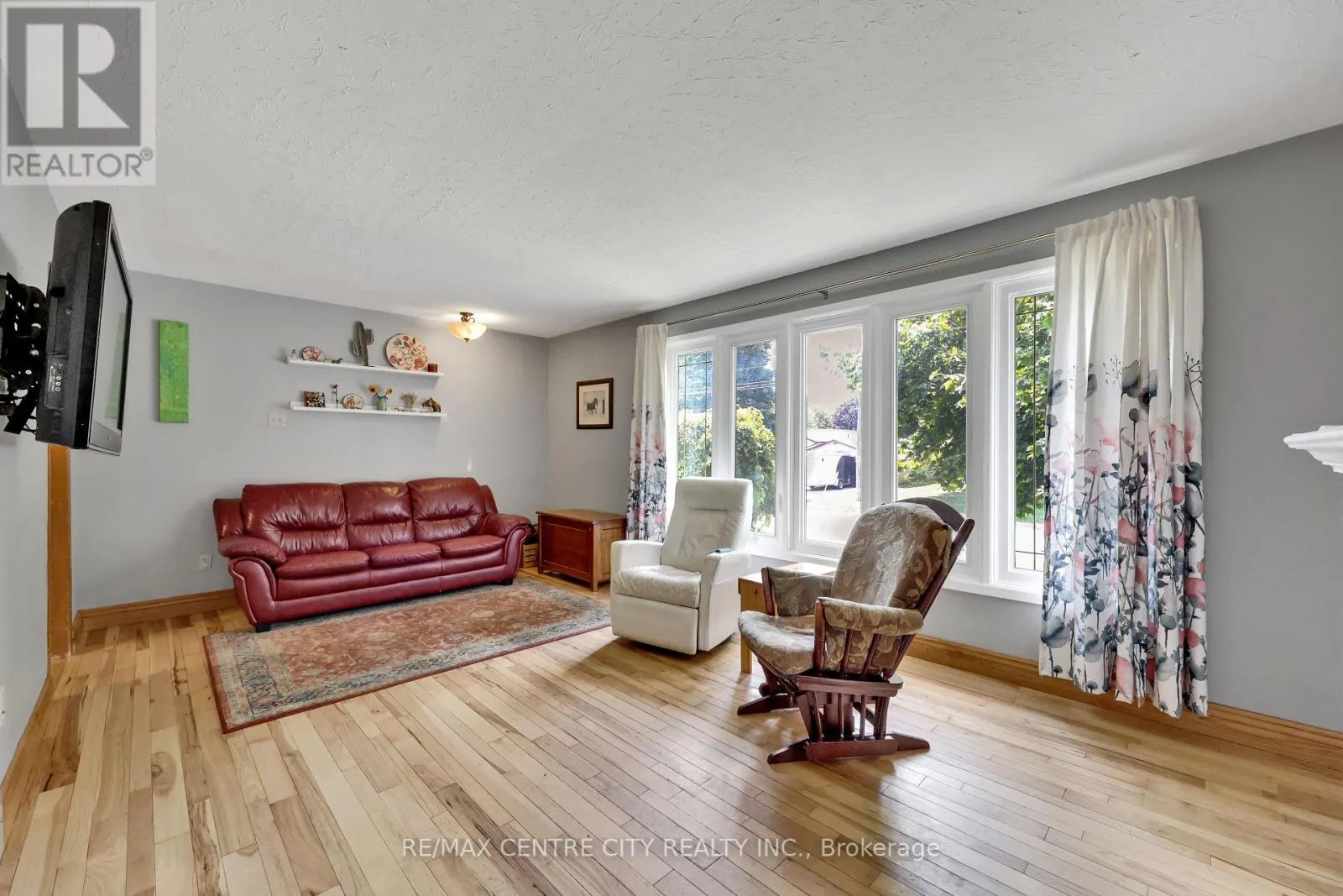 141 ST ANDREW STREET E