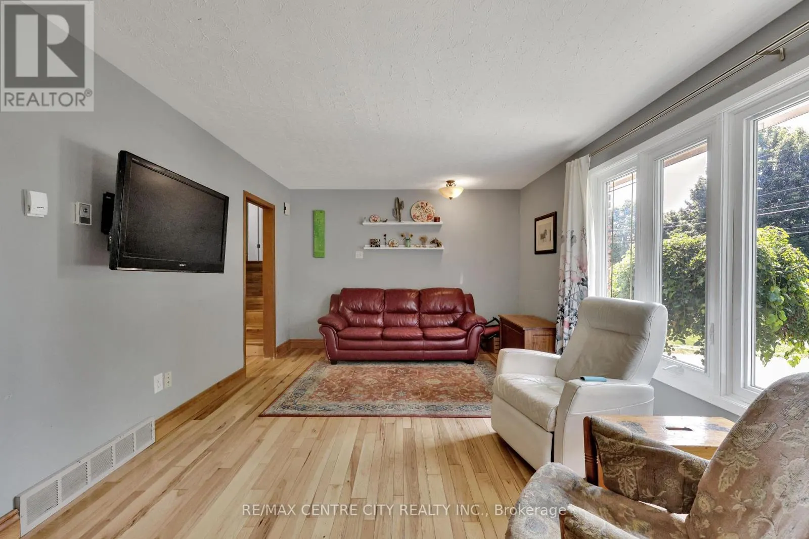 141 ST ANDREW STREET E