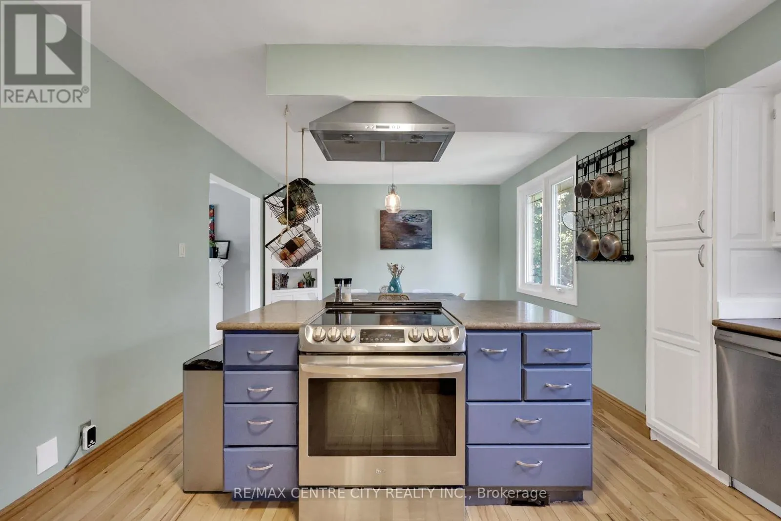 141 ST ANDREW STREET E