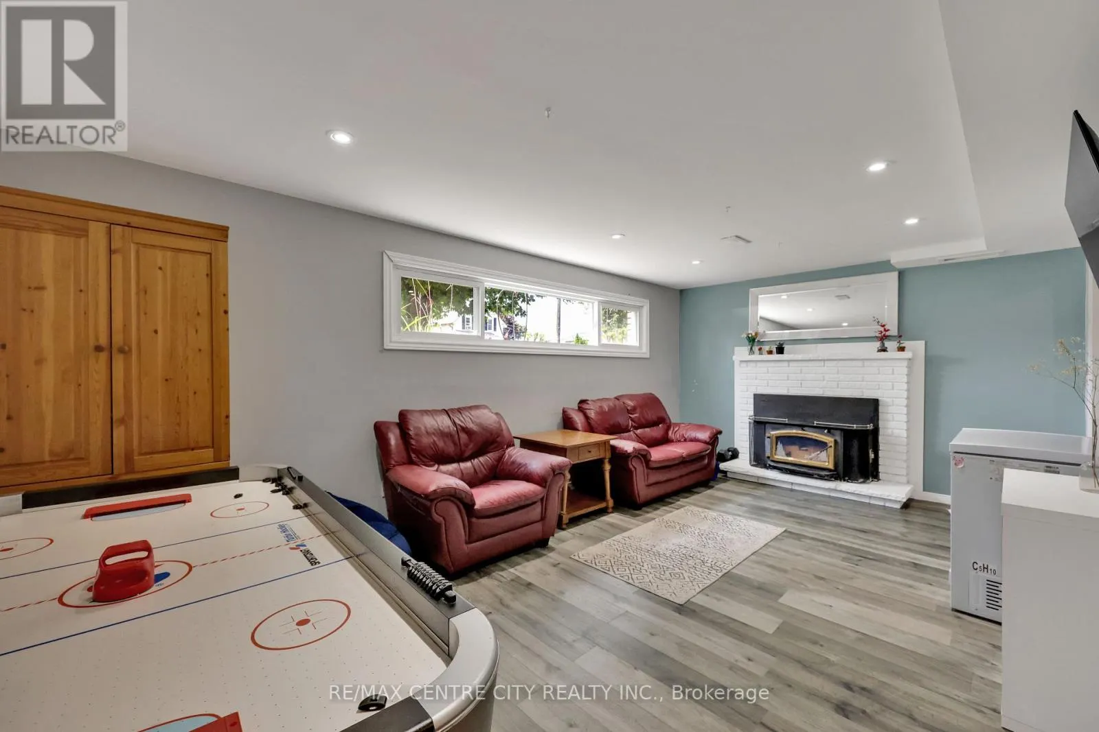 141 ST ANDREW STREET E