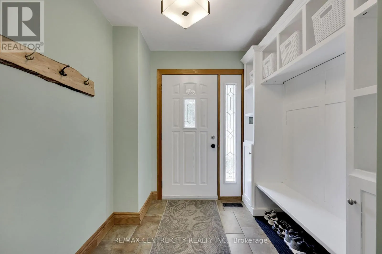141 ST ANDREW STREET E