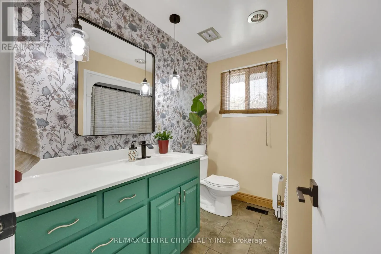 141 ST ANDREW STREET E
