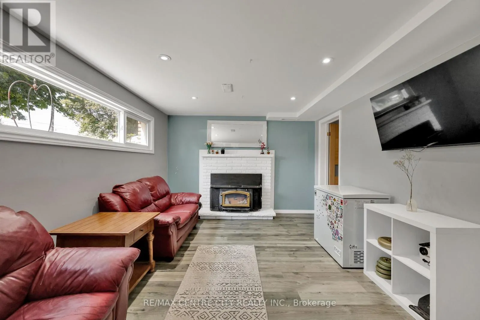 141 ST ANDREW STREET E