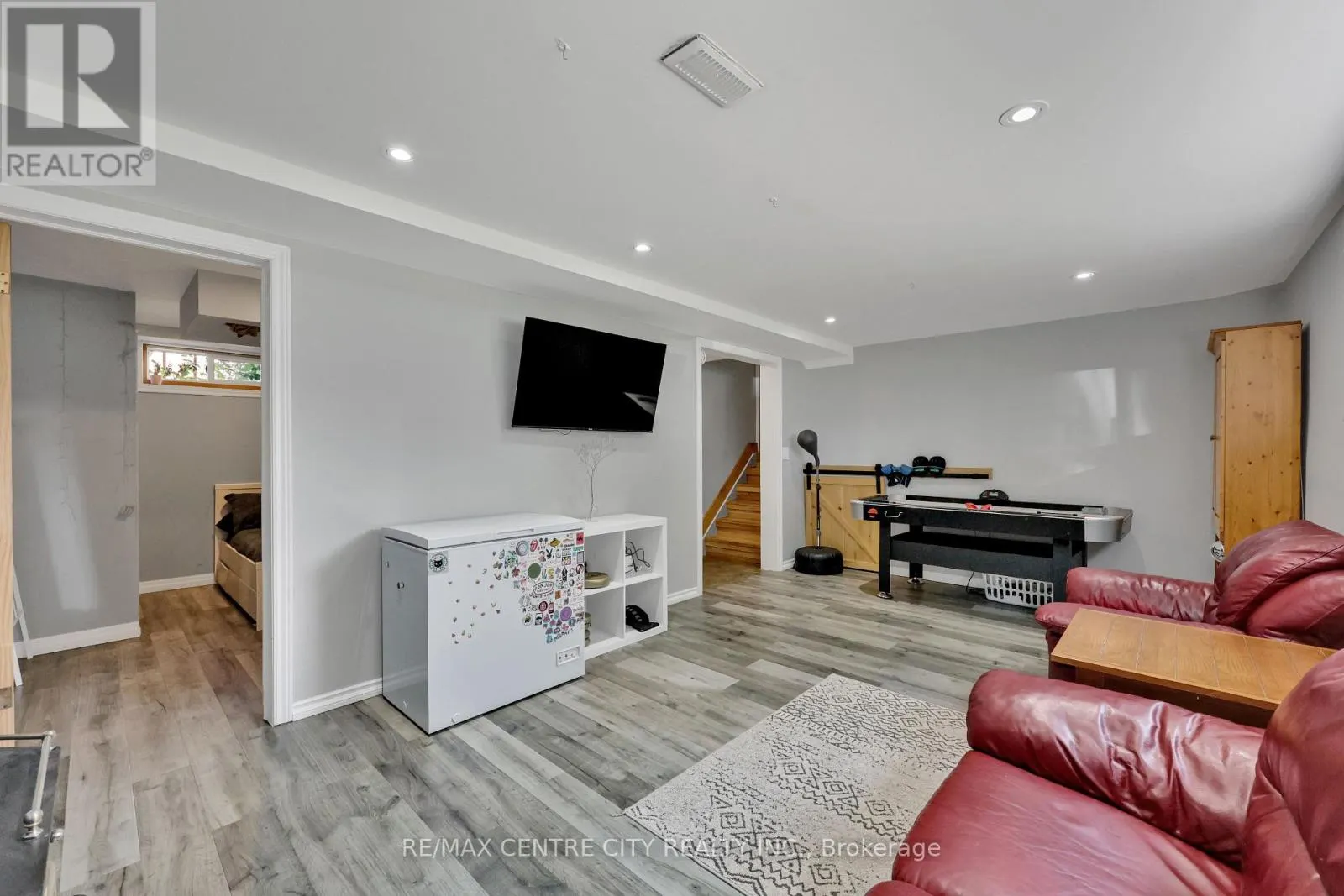 141 ST ANDREW STREET E