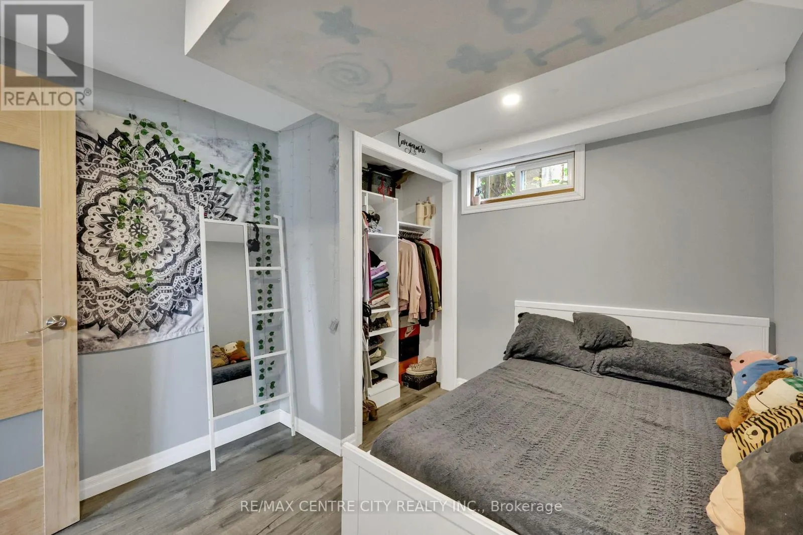 141 ST ANDREW STREET E