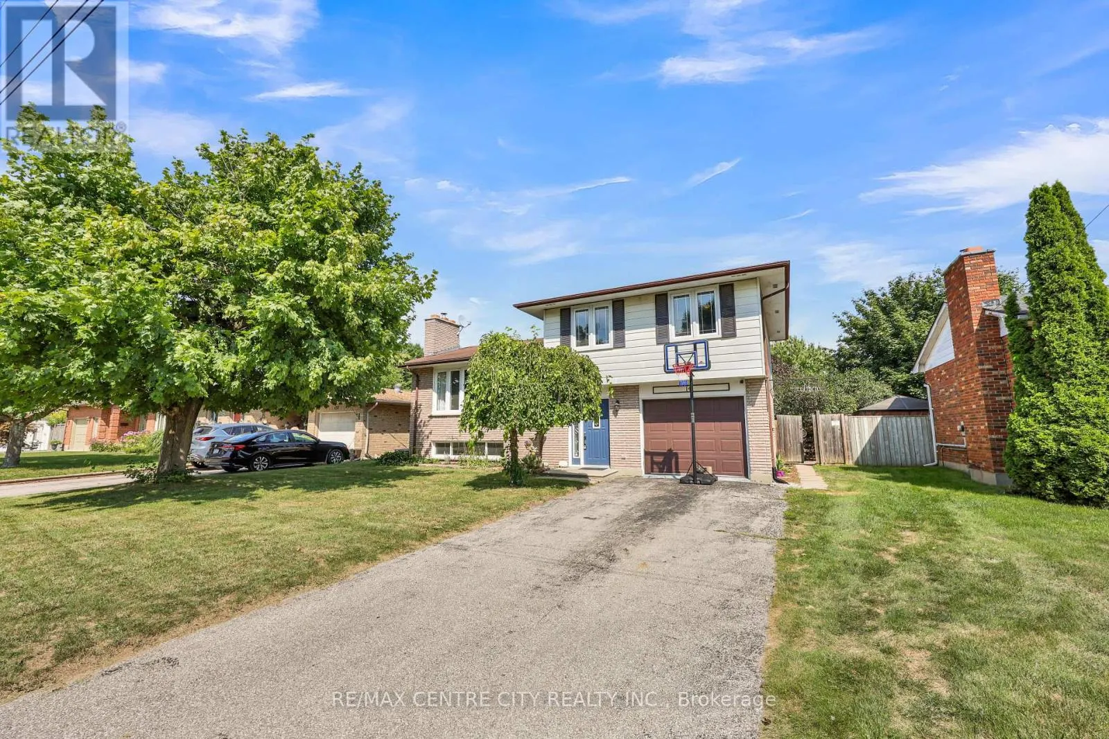 141 ST ANDREW STREET E