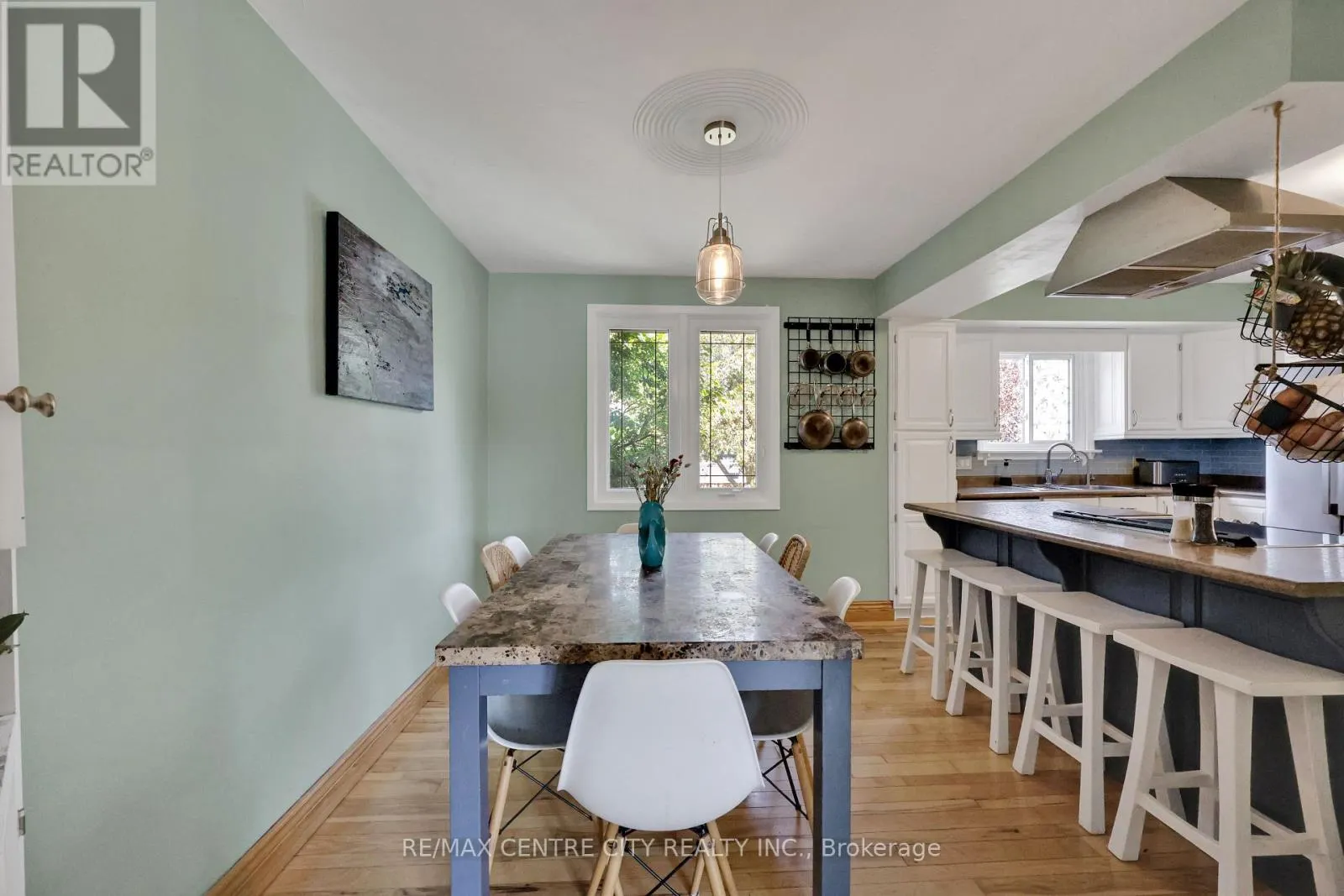 141 ST ANDREW STREET E