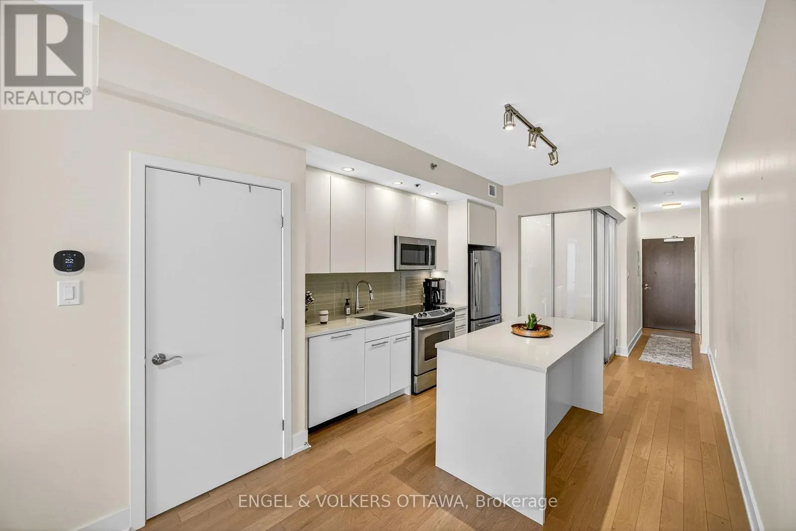 613 - 88 RICHMOND ROAD