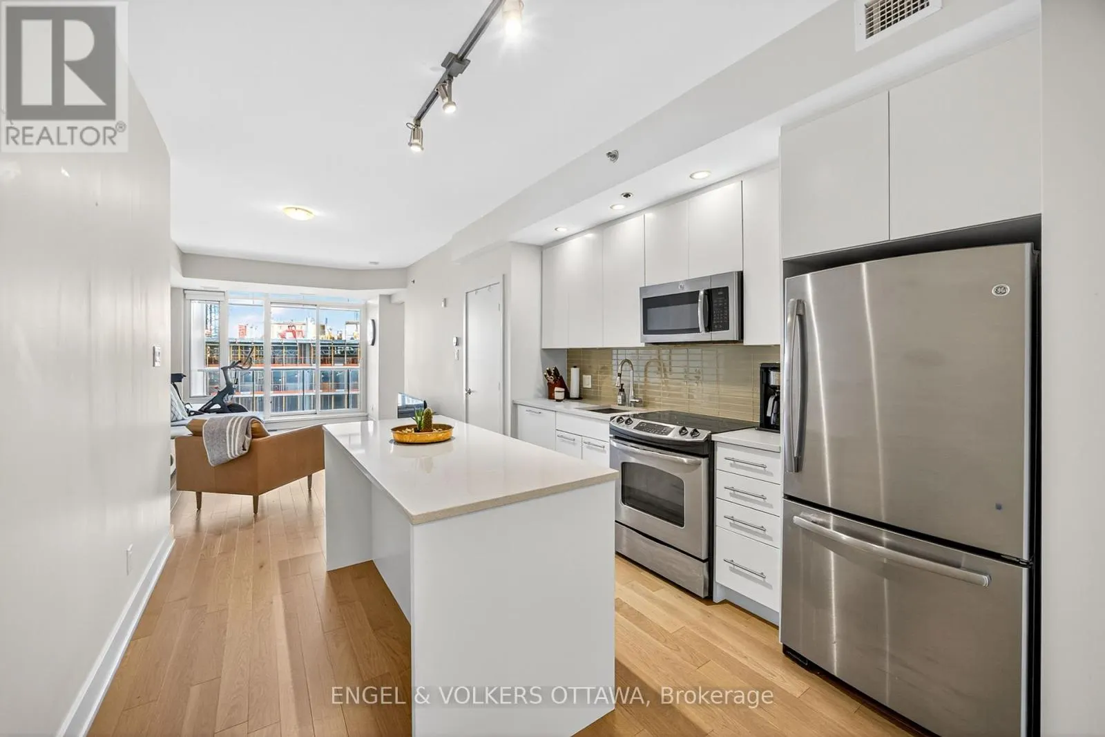 613 - 88 RICHMOND ROAD