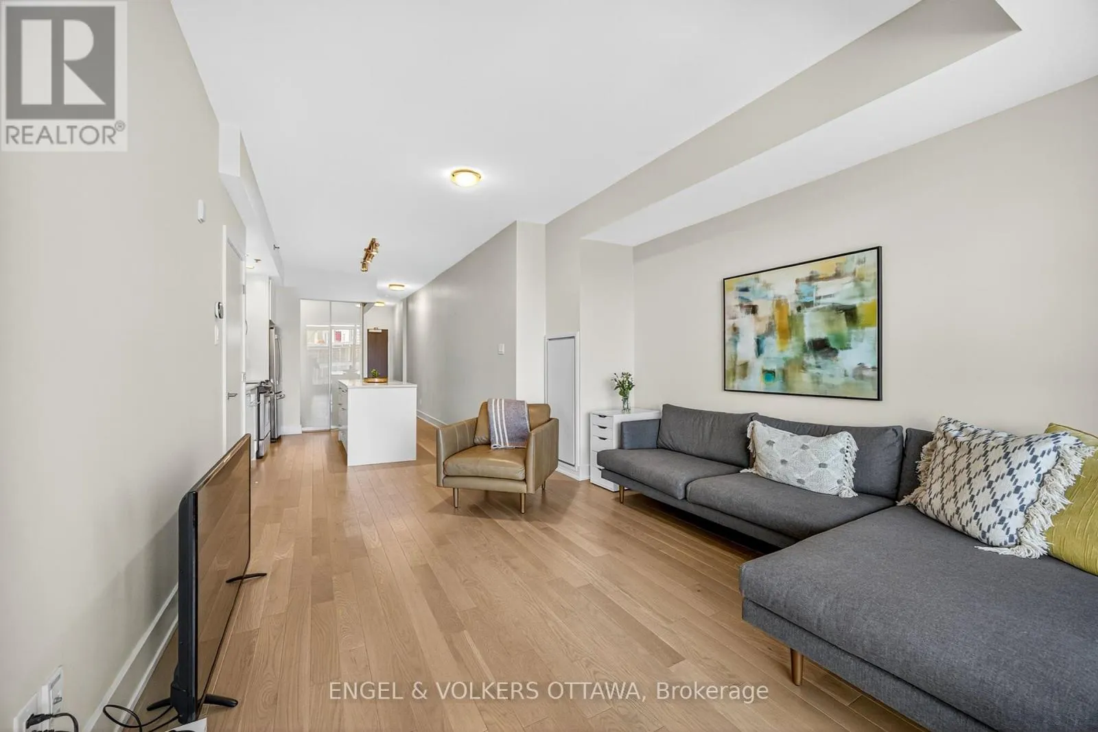 613 - 88 RICHMOND ROAD