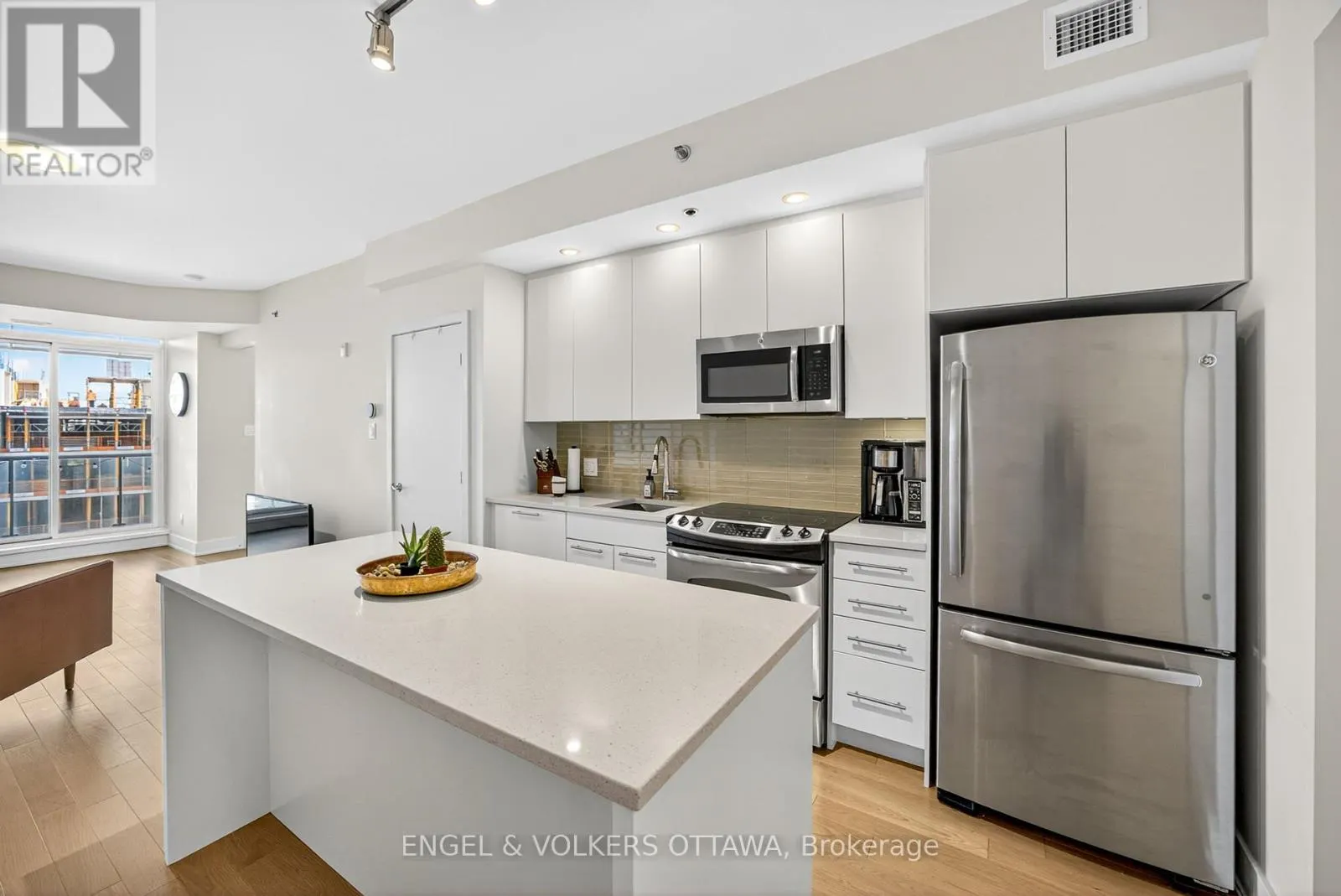 613 - 88 RICHMOND ROAD