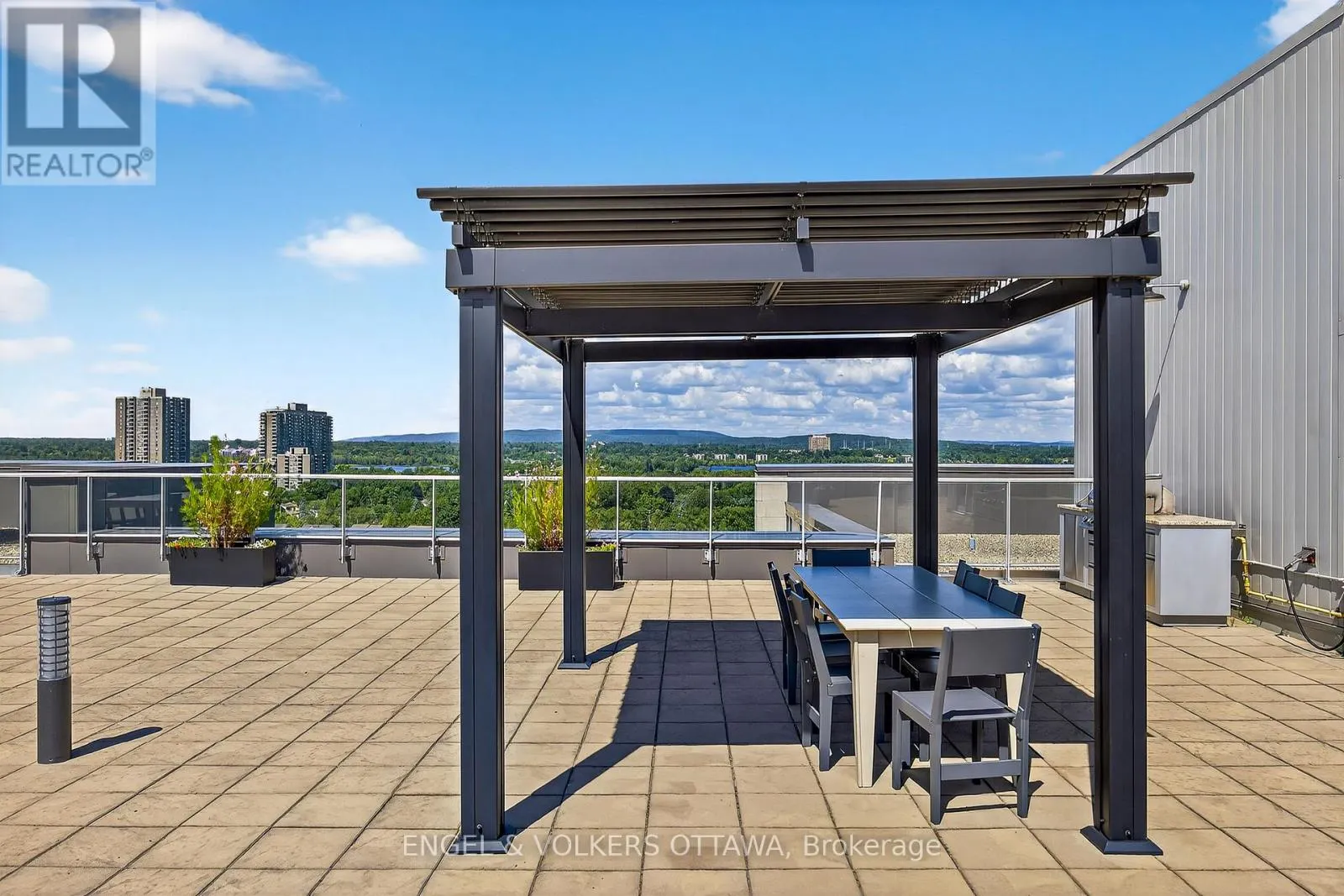 613 - 88 RICHMOND ROAD