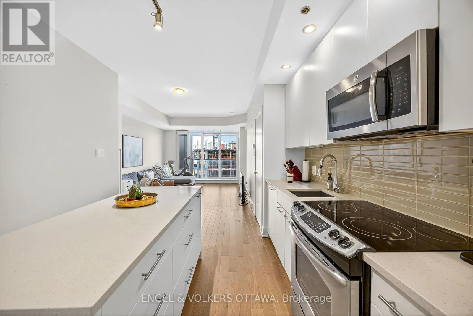 613 - 88 RICHMOND ROAD