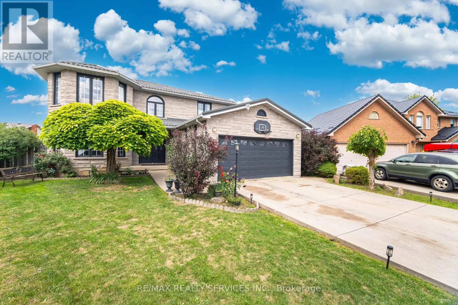 2 MORNINGSTAR COURT