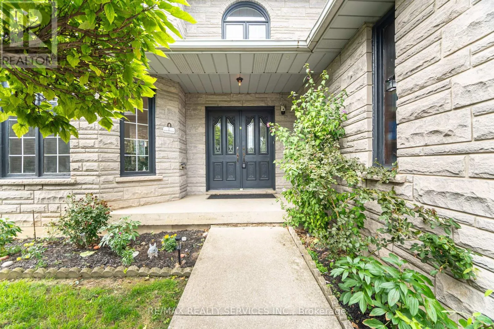 2 MORNINGSTAR COURT