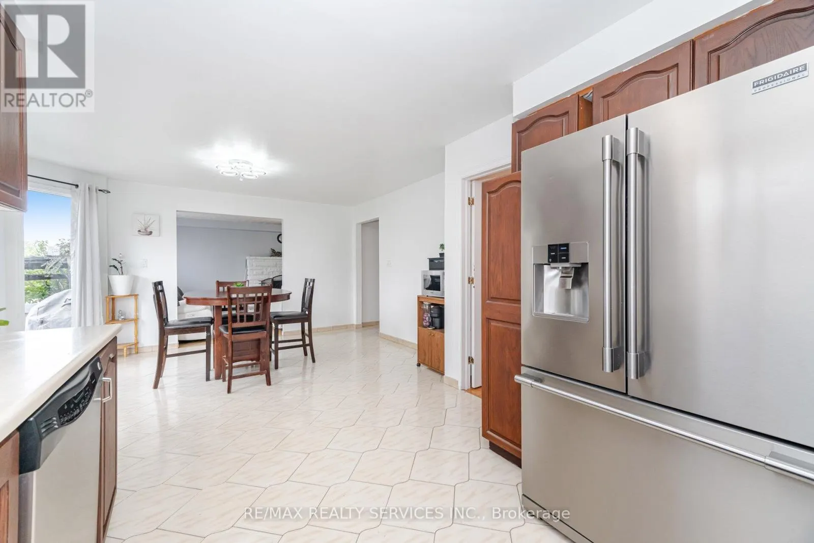 2 MORNINGSTAR COURT