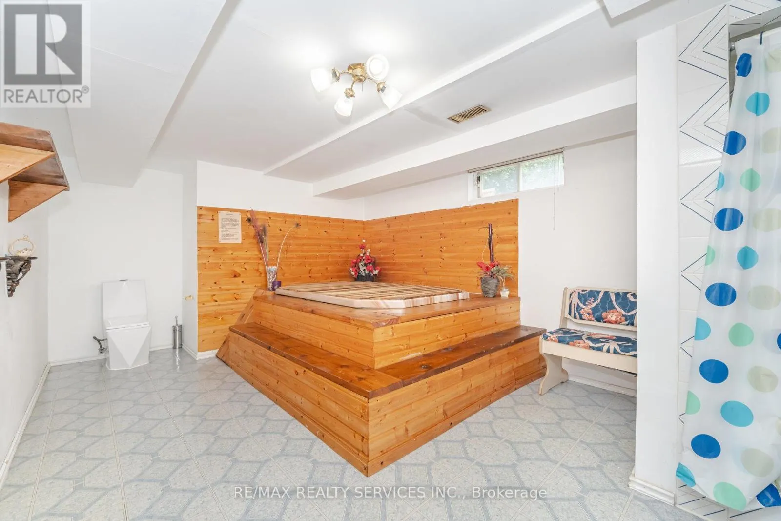 2 MORNINGSTAR COURT