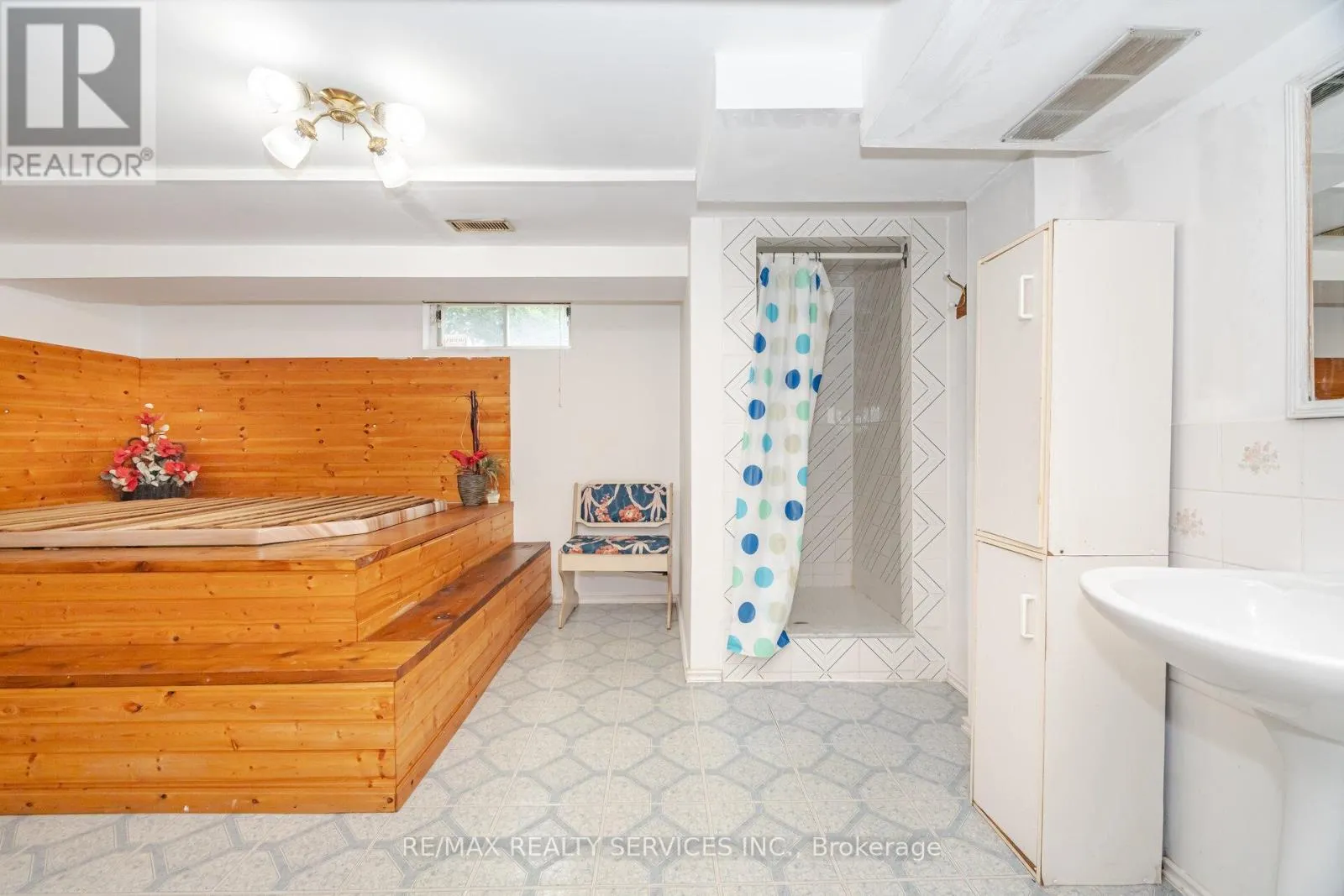 2 MORNINGSTAR COURT