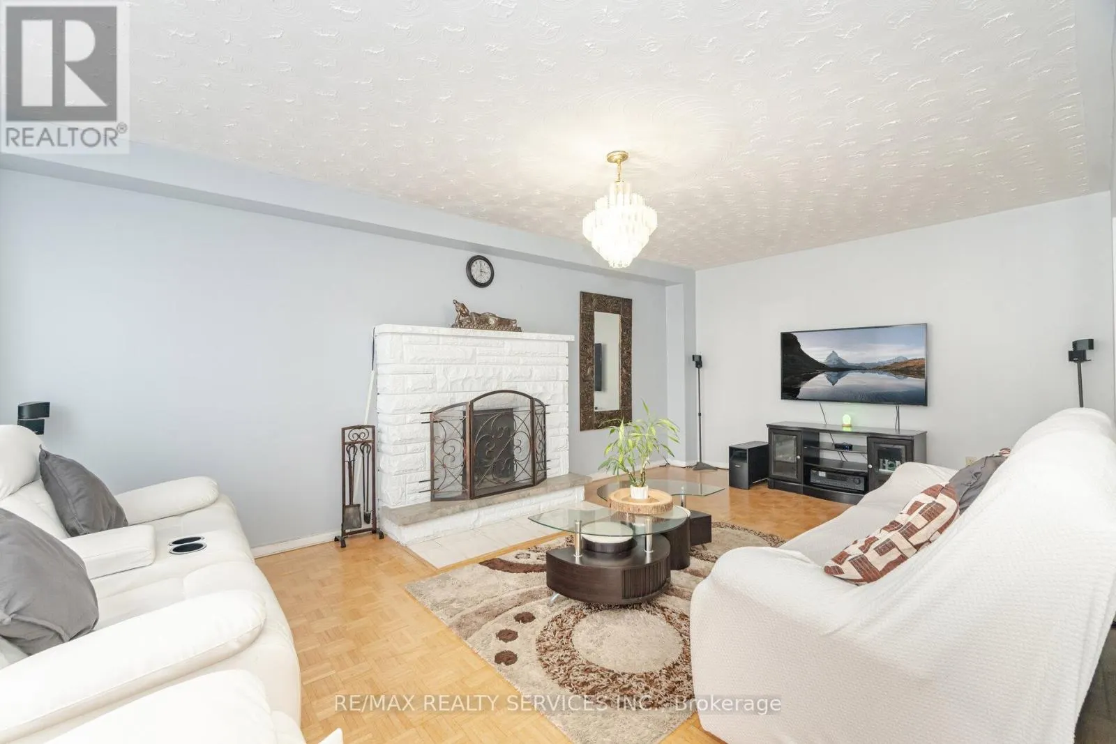 2 MORNINGSTAR COURT