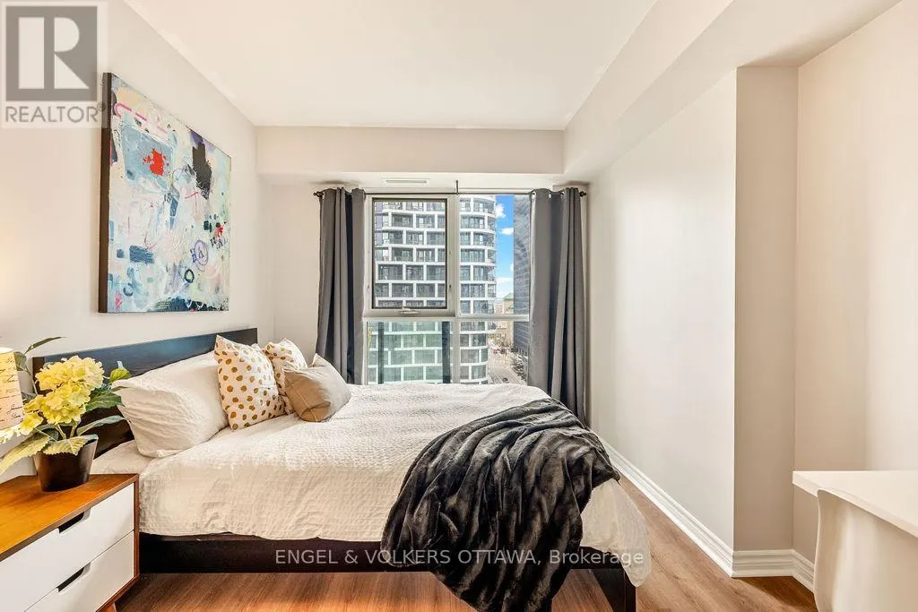 1403 - 445 LAURIER AVENUE W