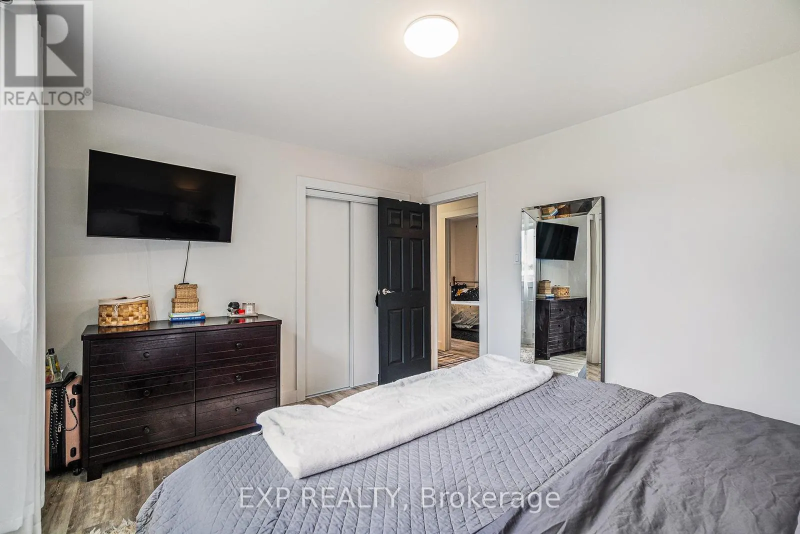 2462 DUNNING ROAD